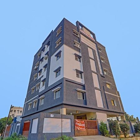 Oyo 81589 Aruna Dwraka Homes Hyderabad Esterno foto