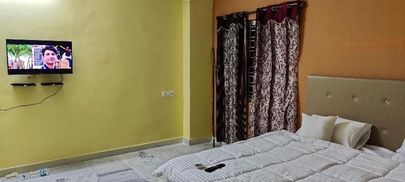 Oyo 81589 Aruna Dwraka Homes Hyderabad Esterno foto