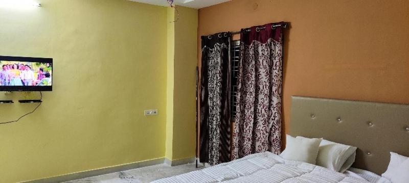Oyo 81589 Aruna Dwraka Homes Hyderabad Esterno foto