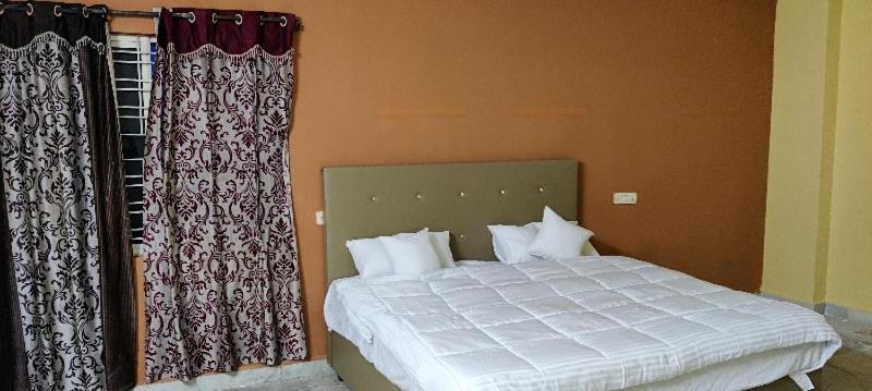 Oyo 81589 Aruna Dwraka Homes Hyderabad Esterno foto