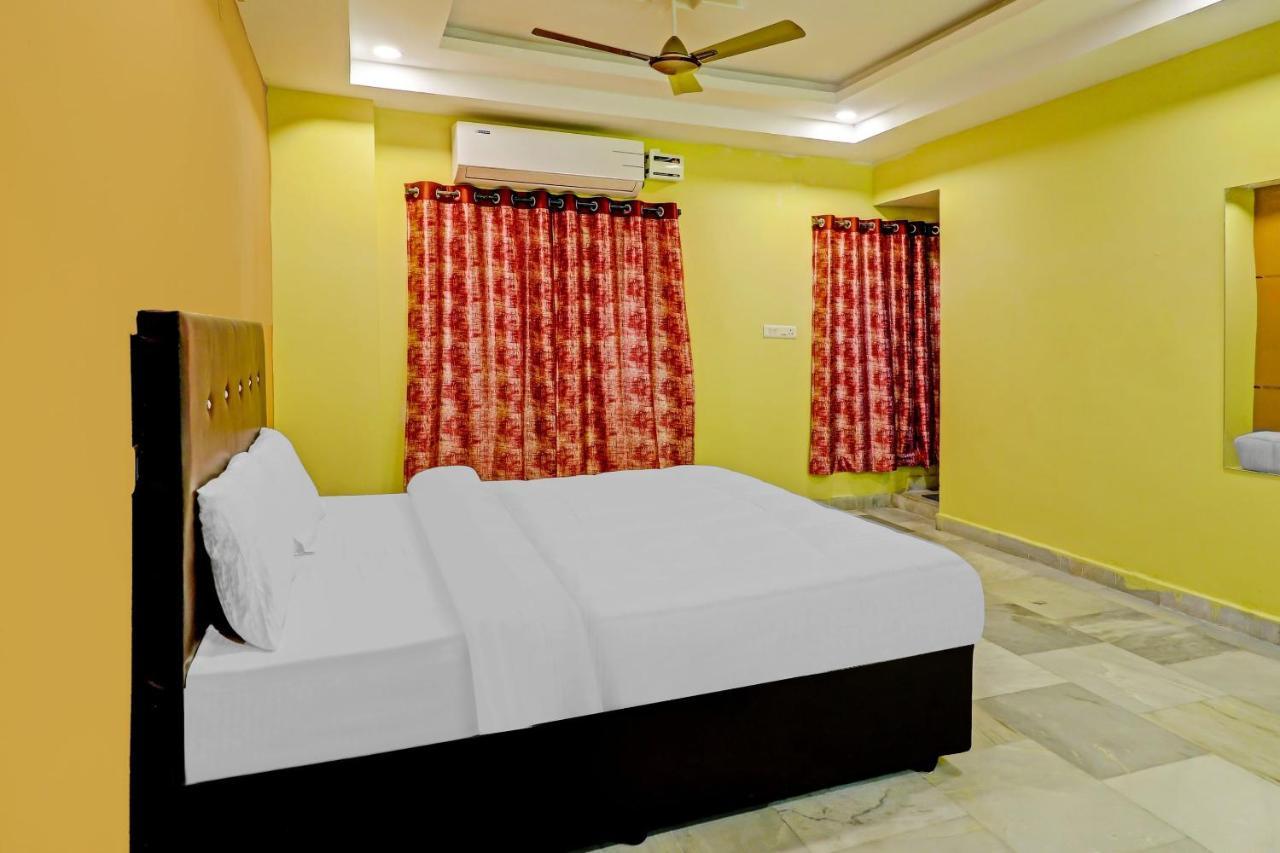 Oyo 81589 Aruna Dwraka Homes Hyderabad Esterno foto