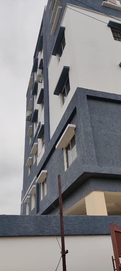 Oyo 81589 Aruna Dwraka Homes Hyderabad Esterno foto